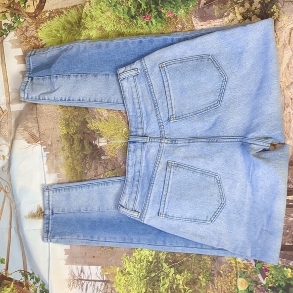 ADIKA blue light jeans size medium - Picture 4 of 4